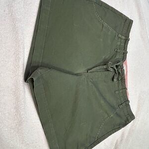 Lee Women's Green Shorts size 14